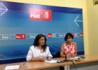 Esther Peña, diputada provincial y Asunción Velasco, coordiandora comarcal, ambas del PSOE